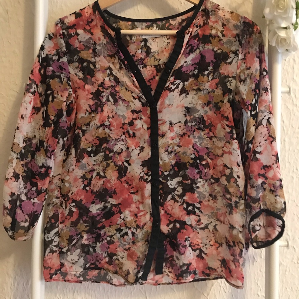 Super cute floral blouse